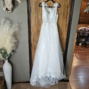 Elegant White Lace Wedding Dress